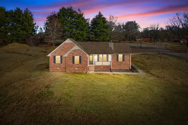 719 Darrow Dr, Pleasant View, TN 37146