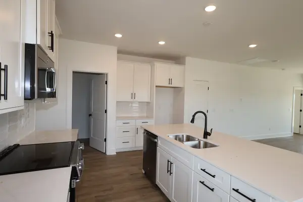 557 Canal Circle, Nashville, TN 37214