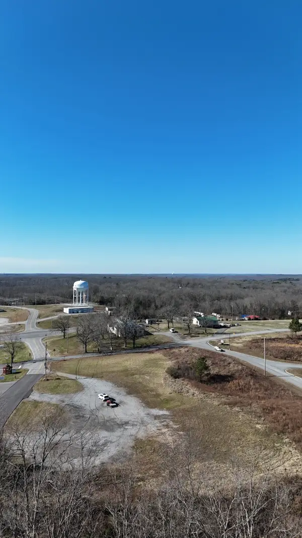 105 Hillwood Dr, Waverly, TN 37185