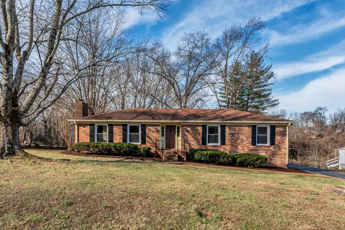 305 S Pawnee Dr, Springfield, TN 37172 - #1