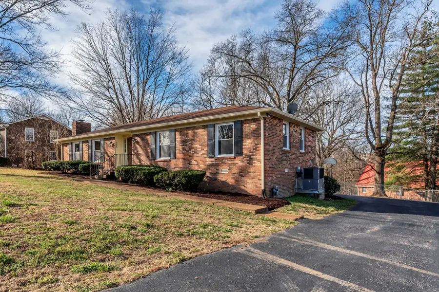 305 S Pawnee Dr, Springfield, TN 37172 - #3