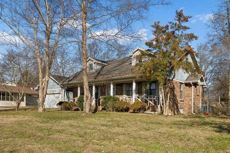 1119 Peninsula Dr, Gallatin, TN 37066 - Image #2