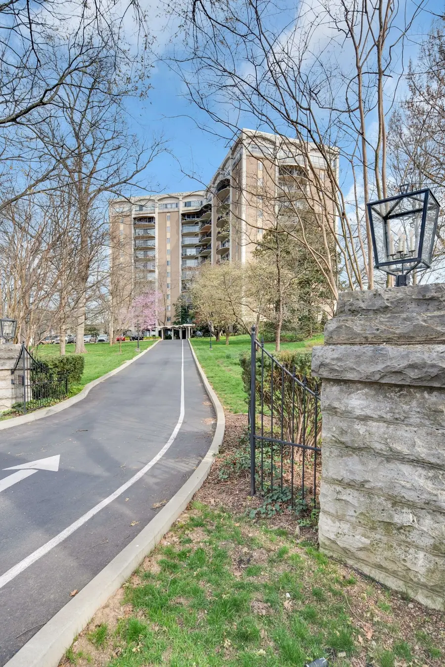 4215 Harding Pike #303, Nashville, TN 37205 - Image #2