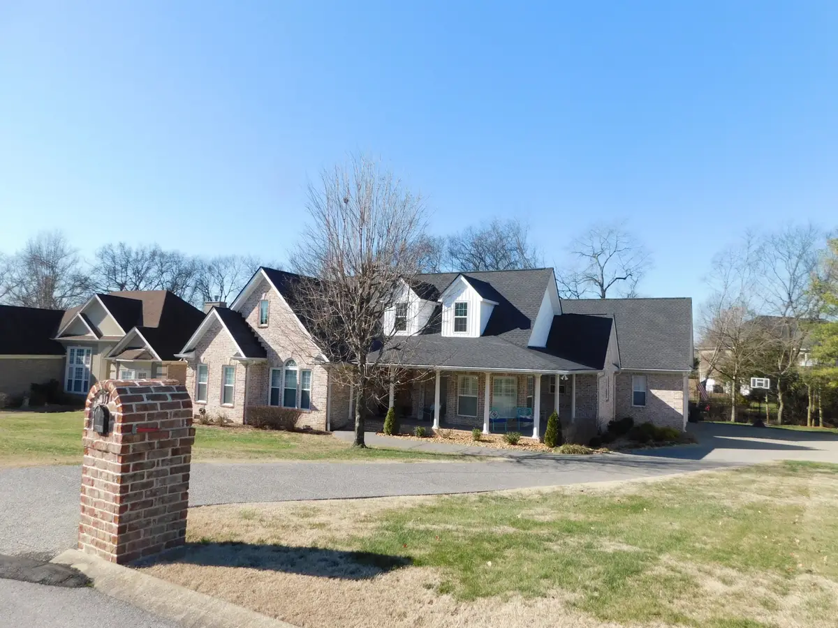 117 Collinwood Dr, Gallatin, TN 37066 - Image #1