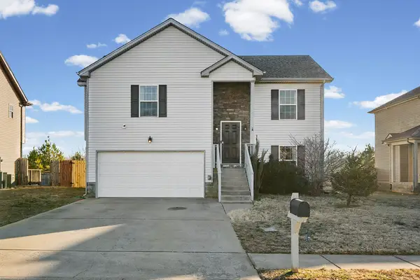 1304 Freedom Dr, Clarksville, TN 37042