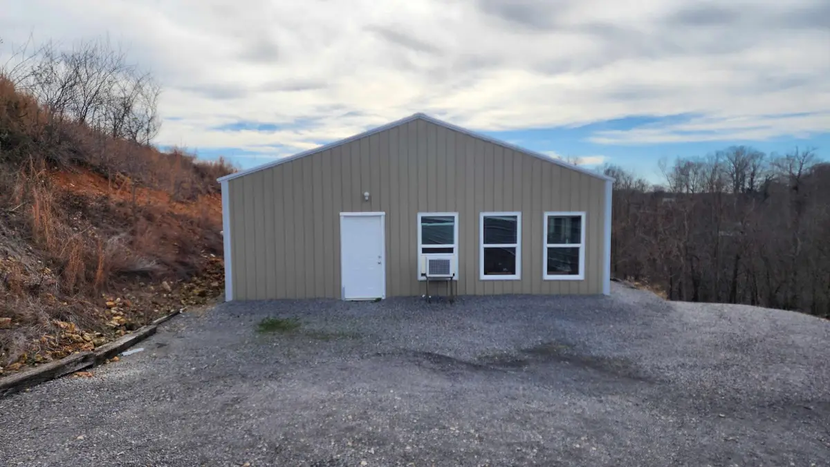 276 Schelley Rd, Gainesboro, TN 38562 - Image #1