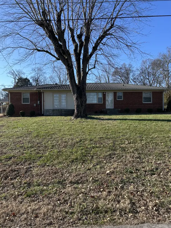 815 Royal Elm Cir, Hartsville, TN 37074