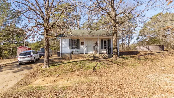 210 Westwood Cir, Selmer, TN 38375