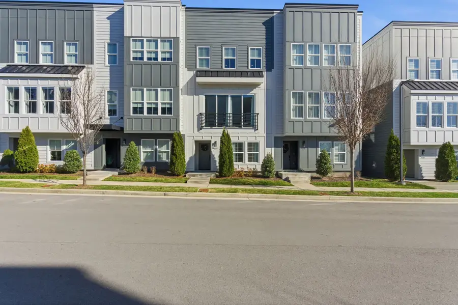 2079 Edison Park Ln, Nashville, TN 37209 - #2