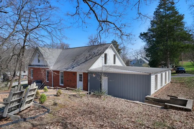 301 Westwood Dr, McMinnville, TN 37110 - Image #3