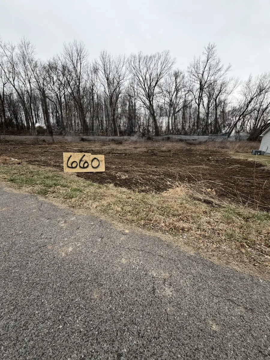 660 Guildfield Dr, Clarksville, TN 37043 - Image #2