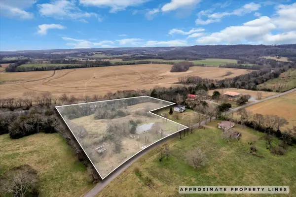 59 Hovis Bend Rd, Fayetteville, TN 37334