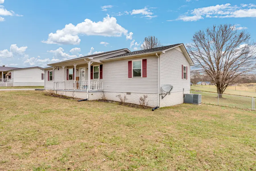568 Brock Ln, Sparta, TN 38583 - #2