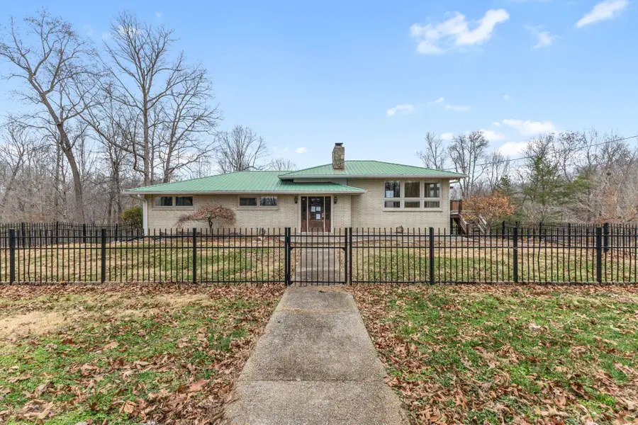 555 White Pine Dr, Centerville, TN 37033 - #2