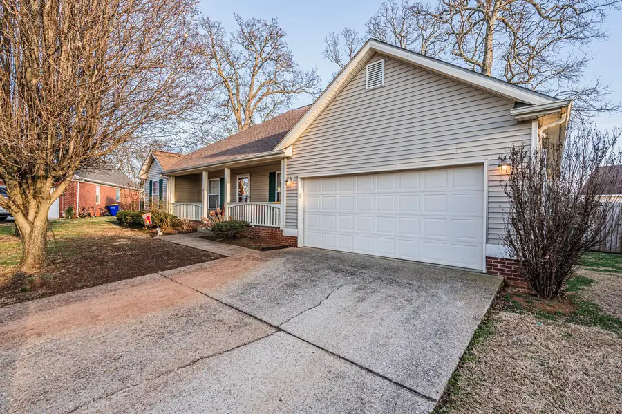 1333 Angelica Ct, Bowling Green, KY 42104 - #2