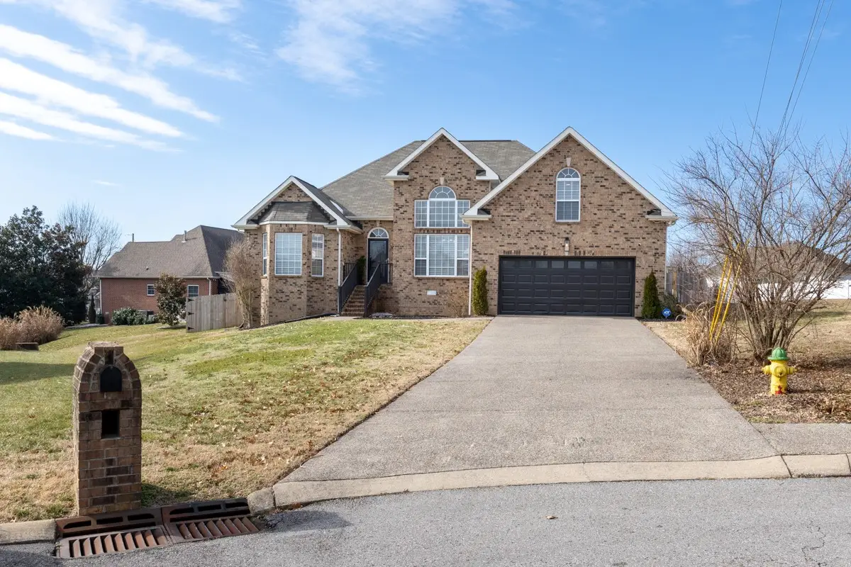 533 Bradford Dr, Gallatin, TN 37066 - Image #1