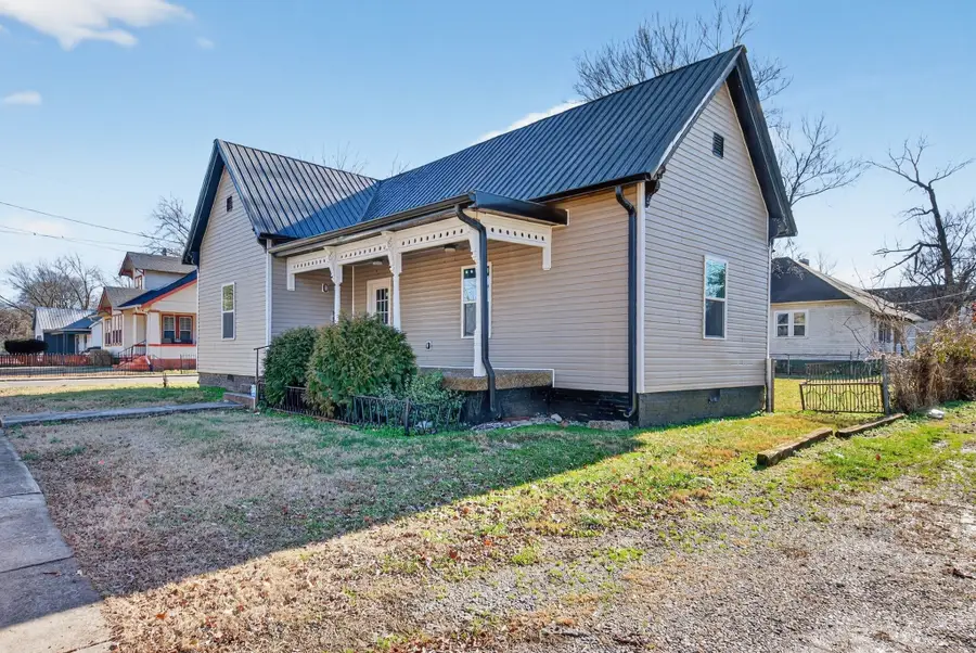 317 E 17th St, Hopkinsville, KY 42240 - #2