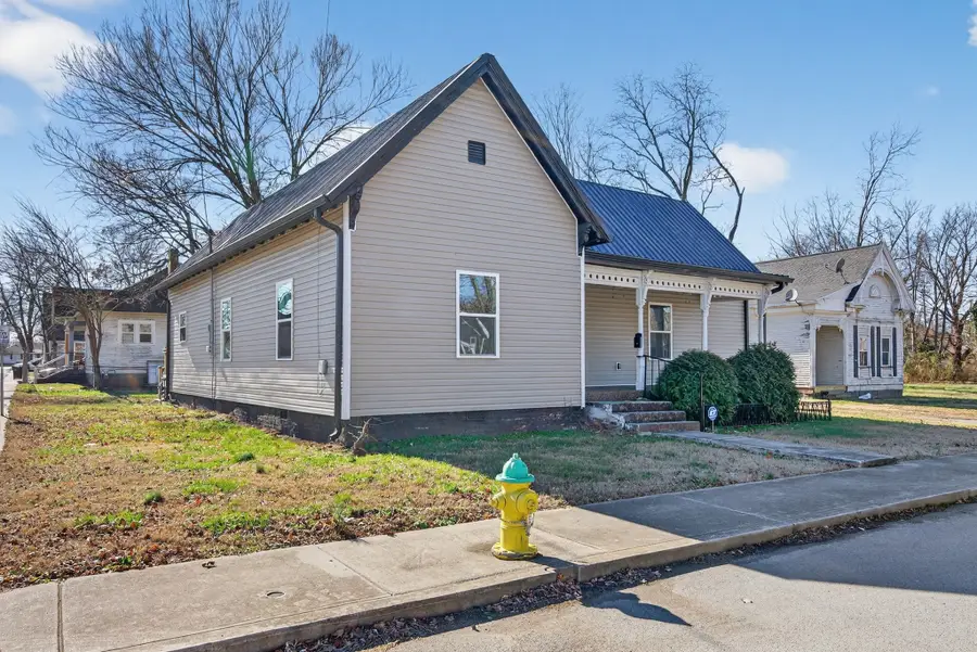 317 E 17th St, Hopkinsville, KY 42240 - #3