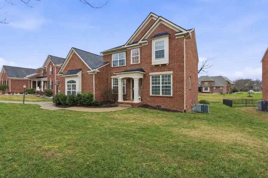 1061 Avery Trace Cir, Hendersonville, TN 37075 - #2