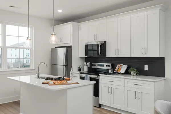 700 N Dupont Ave #208, Madison, TN 37115