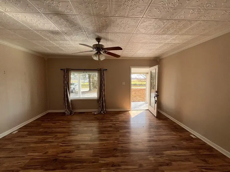 631 W Maple St, Morrison, TN 37357 - #3