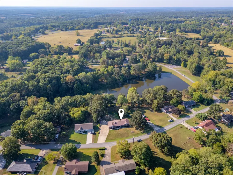 550 Lakeview Cir, Tennessee Ridge, TN 37178 - #3