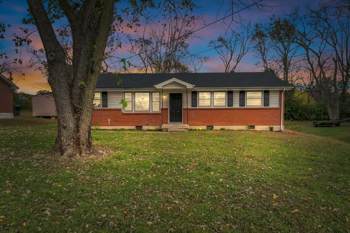 375 Austin Park Dr, Gallatin, TN 37066 - Image #1