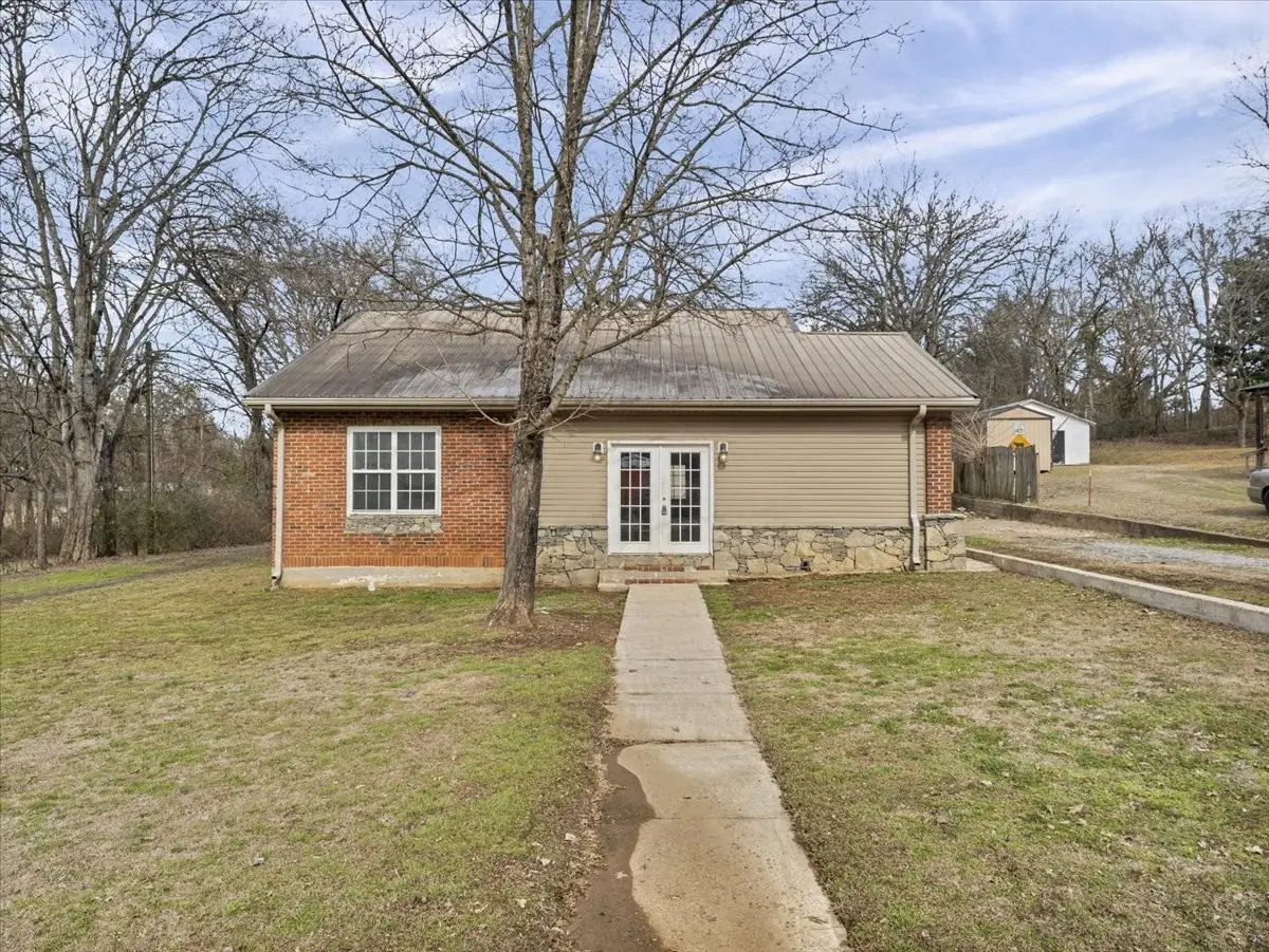 1005 College St W, Fayetteville, TN 37334 - Image #1