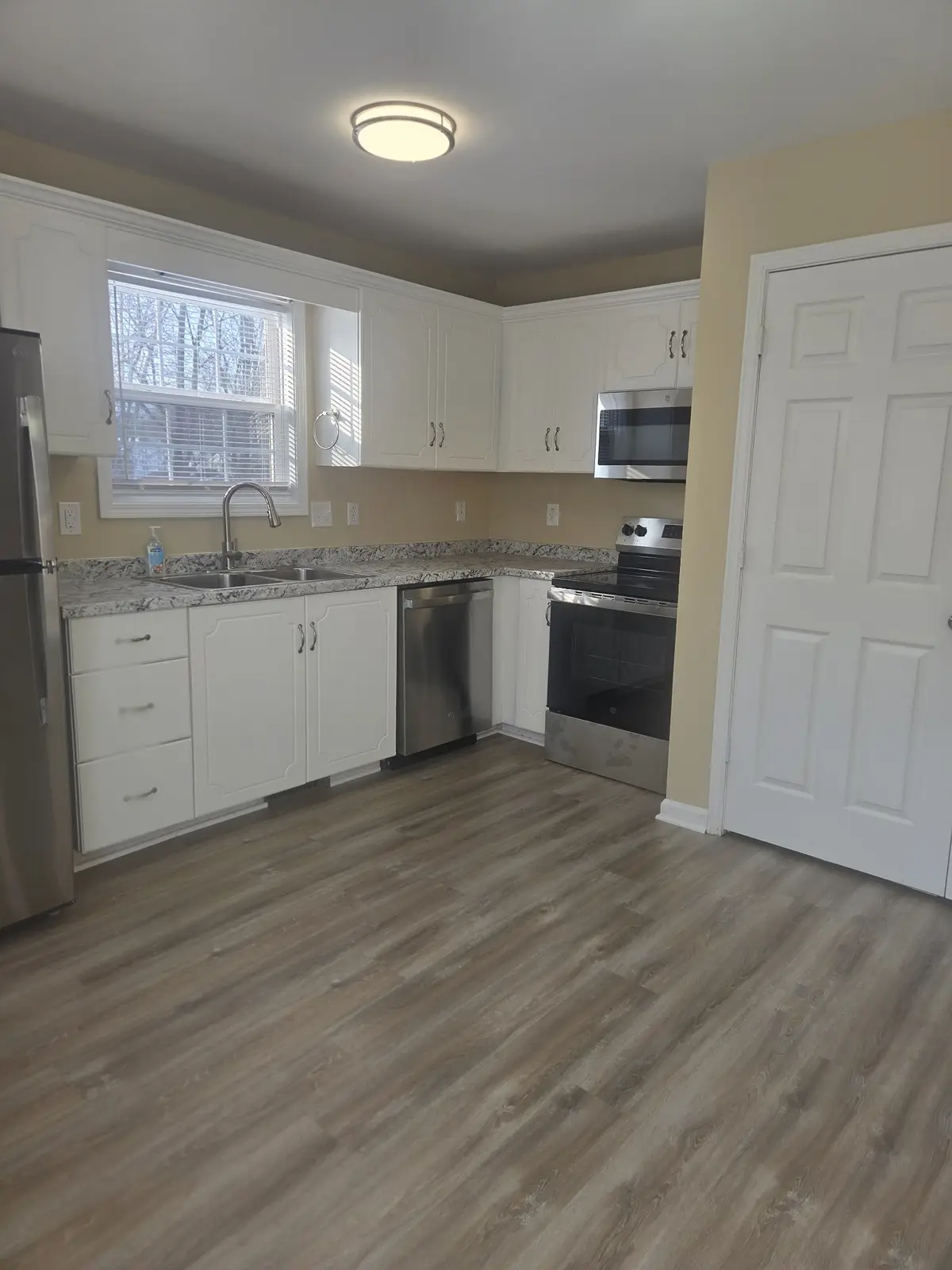 564 Bridgette Dr, Clarksville, TN 37042 - Image #1