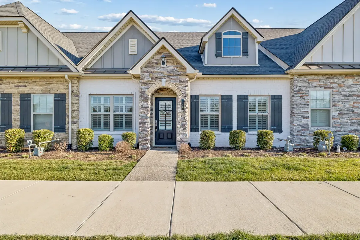 352 Buckner Cir, Mount Juliet, TN 37122 - #1