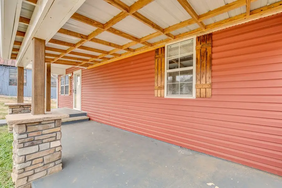 425 S Young St, Sparta, TN 38583 - #3