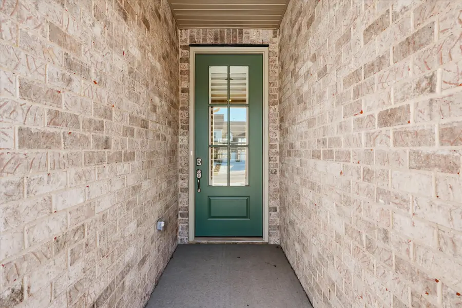 492 Triple Crown Cir, Gallatin, TN 37066 - Image #2