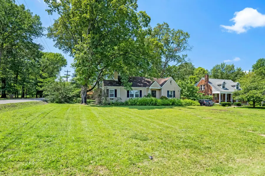 4207 Belmont Park Ter, Nashville, TN 37215 - Image #2
