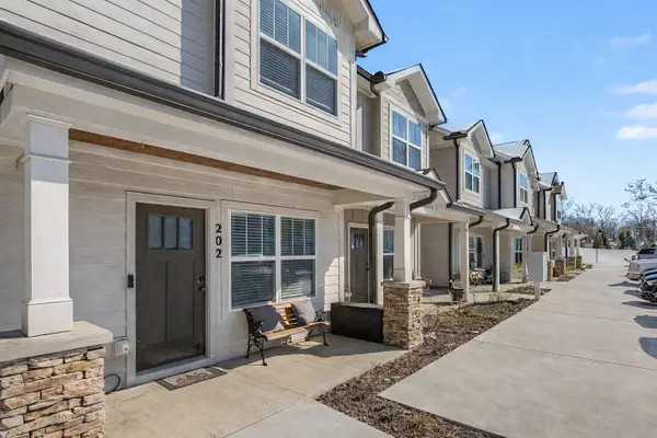 202 Bell Forge Ct, White Bluff, TN 37187