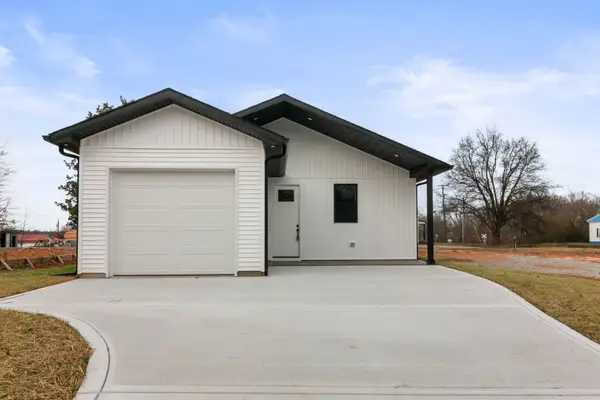 14 Warren St, Paris, TN 38242