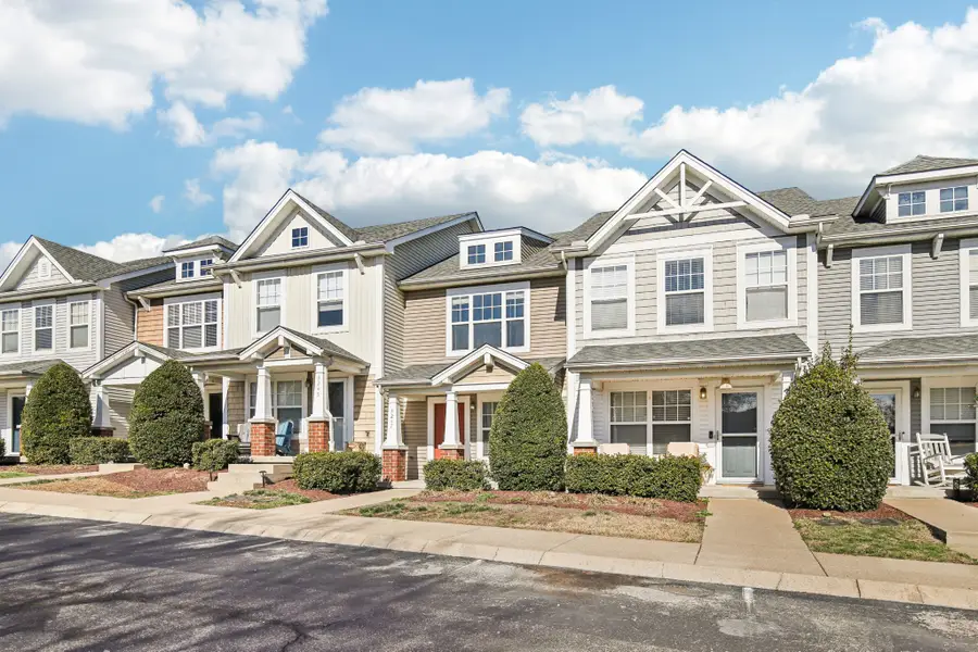 3247 Harpeth Springs Dr, Nashville, TN 37221 - Image #2