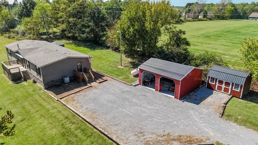 137 Hawkins Rd, Westmoreland, TN 37186 - Image #2