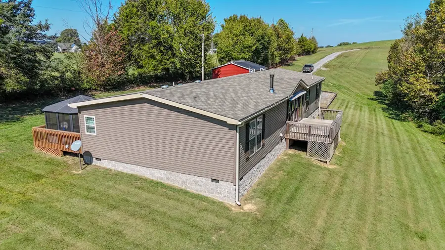 137 Hawkins Rd, Westmoreland, TN 37186 - Image #3