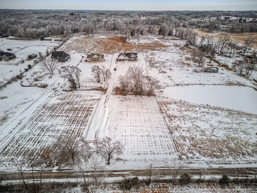 638 Howell Rd, Westmoreland, TN 37186 - #3