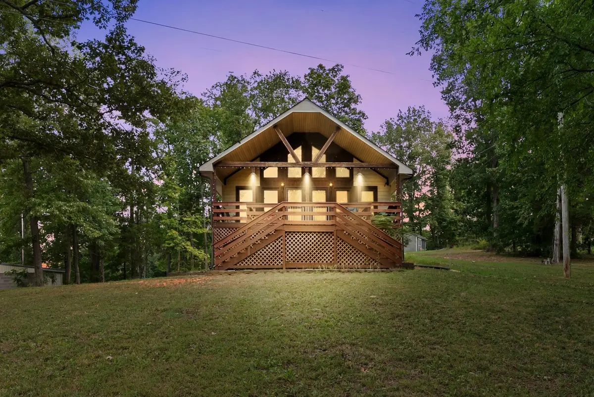 178 Cottage Cir, Linden, TN 37096 - #1