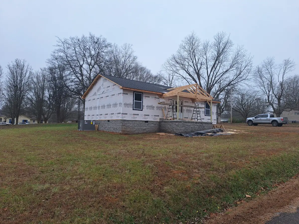 242 Clover St, Bruceton, TN 38317 - #1