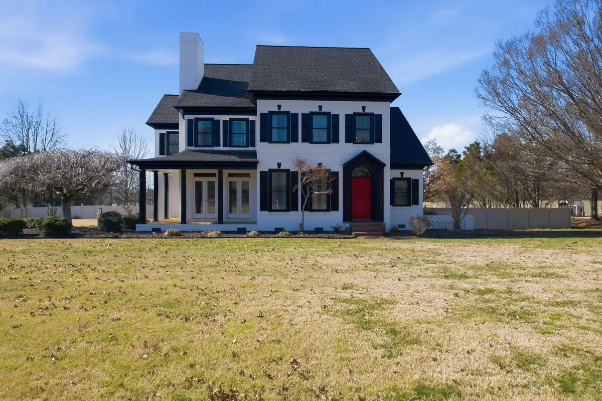 111 Chadwick Farms Dr, Fayetteville, TN 37334 - #1