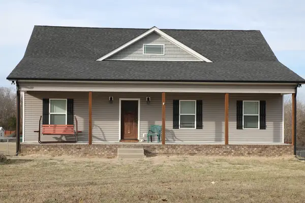 809 Hooper Rd, Charlotte, TN 37036