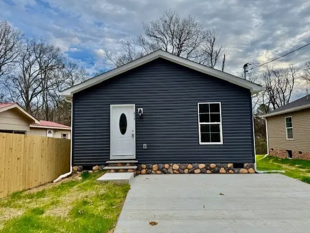 417 W Waggoner St, Tullahoma, TN 37388 - #1