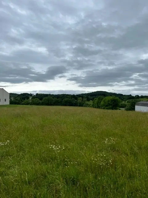 8 Carey Rd, Hartsville, TN 37074