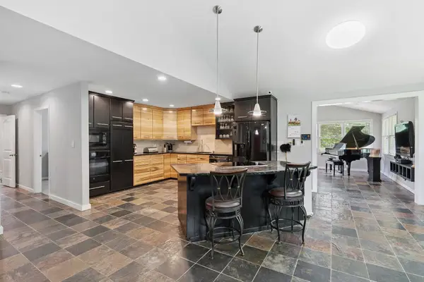 9032 S Harpeth Ct, Nashville, TN 37221