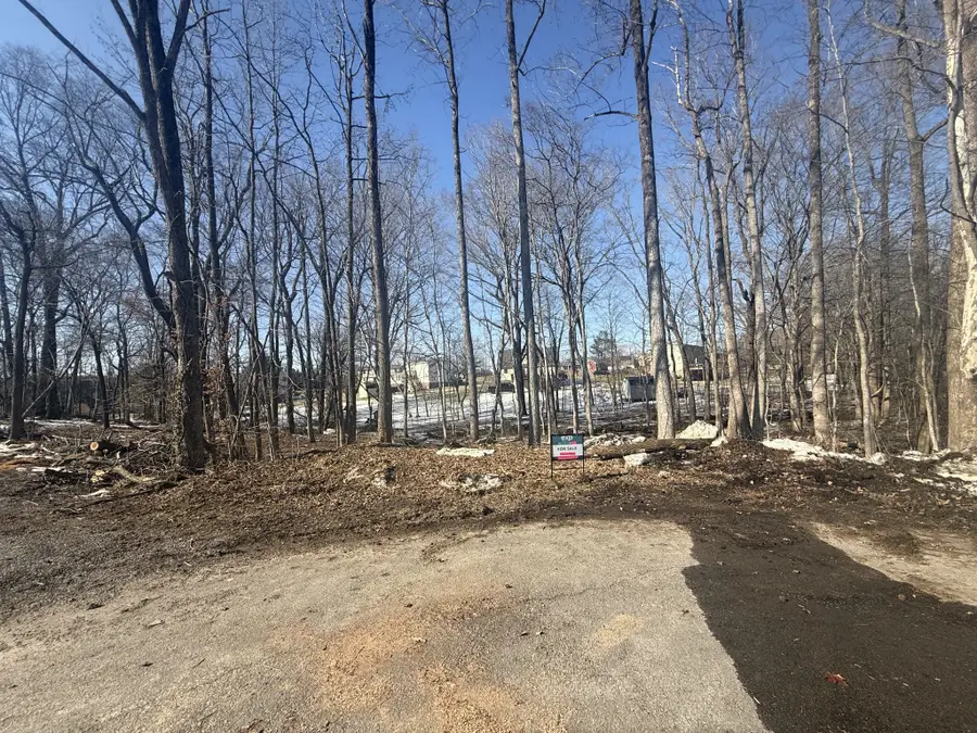 142 Queens Ct, Clarksville, TN 37043 - #2