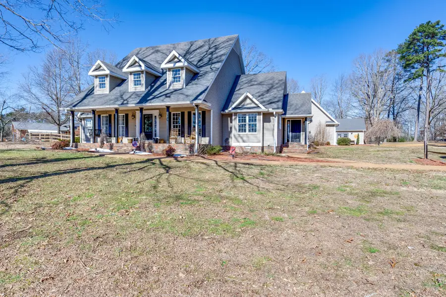 831 Columbia Hwy, Hohenwald, TN 38462 - #2