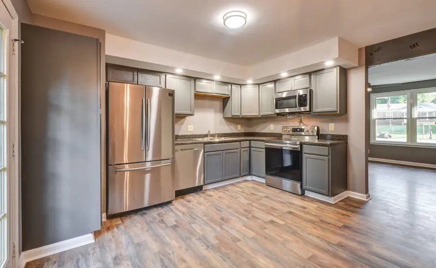 240 Maplewood Dr, Clarksville, TN 37042 - #2