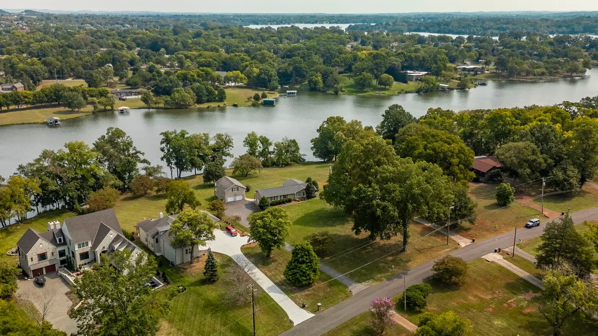 135 Bay Dr, Hendersonville, TN 37075 - #1